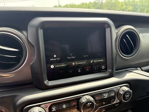 Used 2023 Jeep Gladiator Sport AWD/4WD image 36