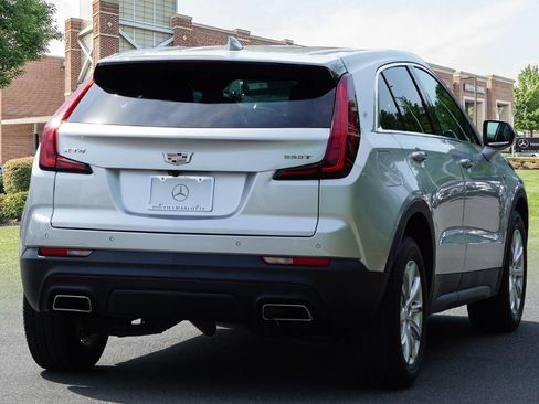 Used 2022 Cadillac XT4 Luxury w/ Cold Weather Package FWD image 6