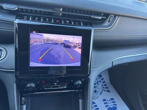 Used 2023 Jeep Grand Cherokee Laredo w/ Luxury Tech Group I image 11