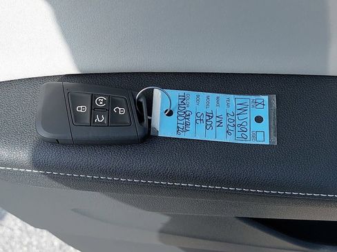 New 2026 Volkswagen Taos SE image 36