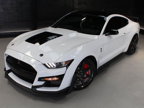 Used 2021 Ford Mustang Shelby GT500 w/ Carbon Fiber Track Pack RWD image 6