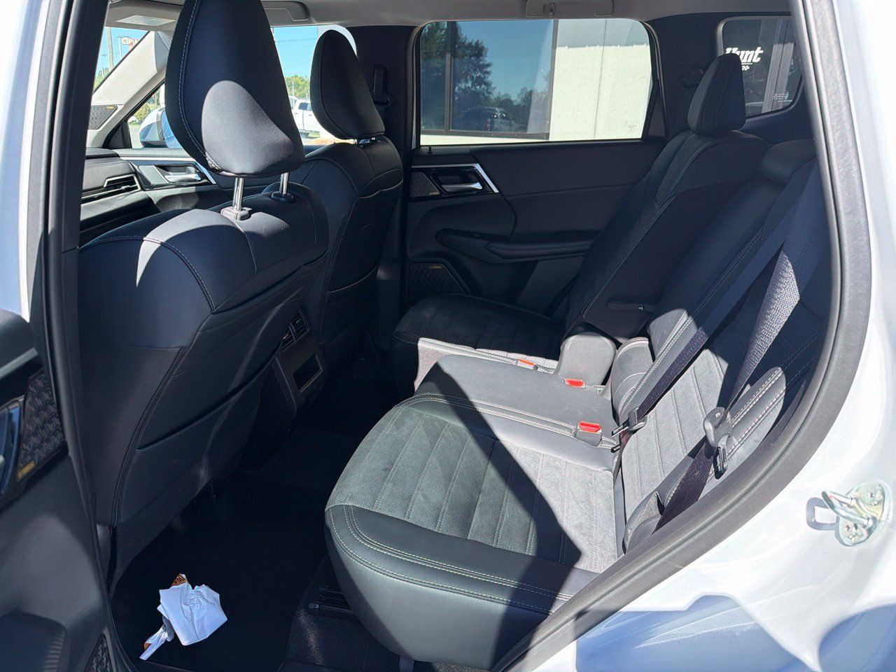 Used 2025 Mitsubishi Outlander SE FWD image 5