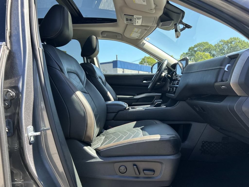Certified 2023 Nissan Pathfinder Platinum w/ Cargo Package AWD/4WD image 19