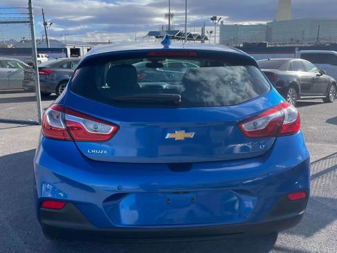 Used 2018 Chevrolet Cruze LT w/ Convenience Package image 5