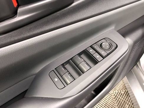 Used 2023 Toyota Prius LE FWD image 13