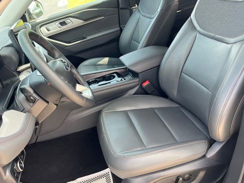 Used 2025 Ford Explorer Active w/ Active Comfort Package image 23