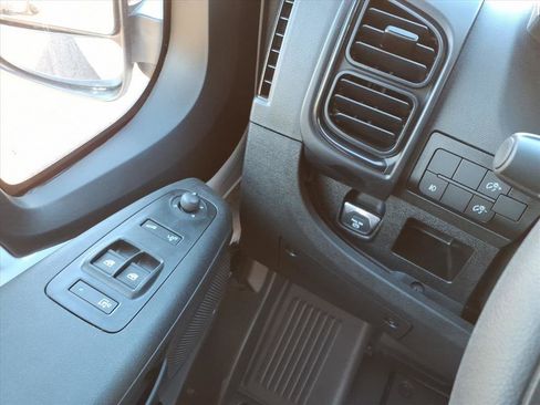 Used 2025 RAM ProMaster 2500 w/ Convenience Group image 19