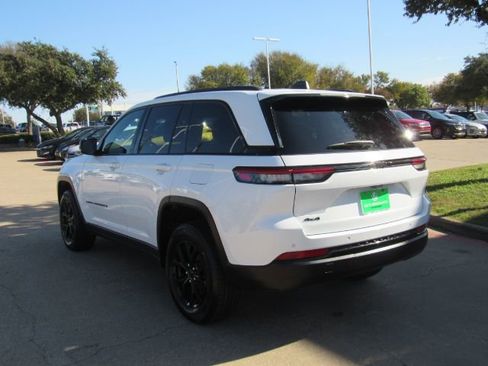 Used 2025 Jeep Grand Cherokee Altitude image 11