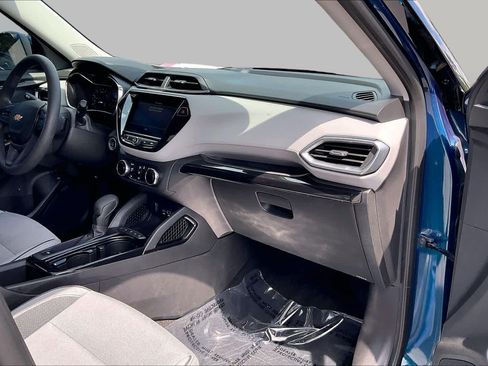 Used 2021 Chevrolet TrailBlazer LT w/ Convenience Package FWD image 16