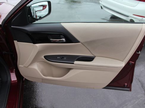 Used 2016 Honda Accord LX image 18