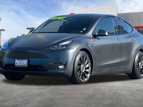 Used 2024 Tesla Model Y Performance image 9