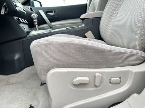 Used 2012 Nissan Rogue SV FWD image 27