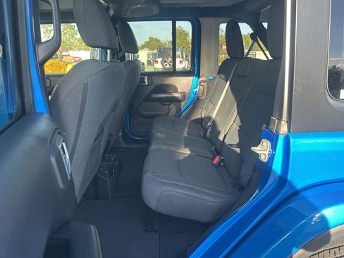 Used 2024 Jeep Wrangler Sahara image 11