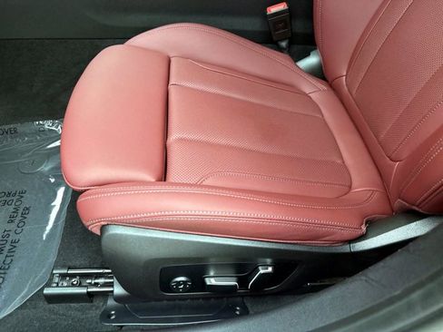 Used 2025 BMW 330i Sedan w/ M Sport Package RWD image 18