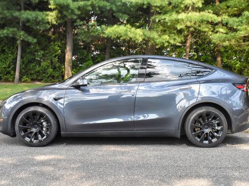Used 2021 Tesla Model Y Long Range AWD/4WD image 4