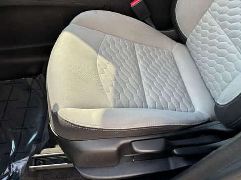 Used 2019 Chevrolet Equinox LS FWD image 21