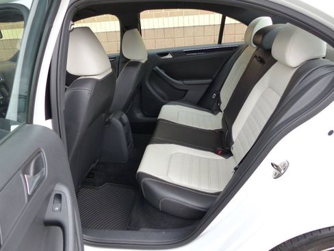 Used 2015 Volkswagen Jetta Sport FWD image 35