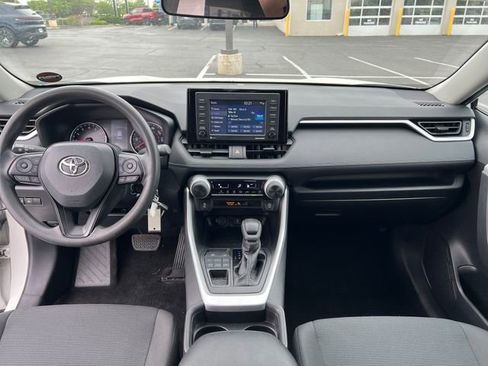 Used 2021 Toyota RAV4 LE AWD/4WD image 12