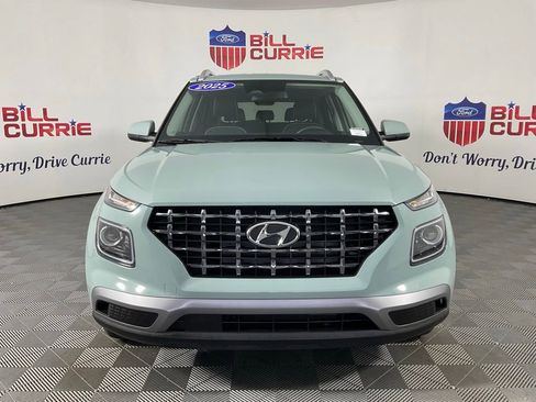 Used 2025 Hyundai Venue Limited FWD image 8