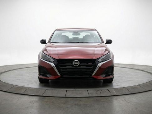 Used 2025 Nissan Altima 2.5 SV image 2