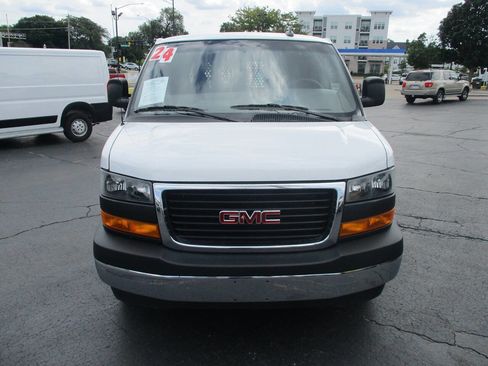 Used 2024 GMC Savana 2500 w/ Driver Convenience Package image 2