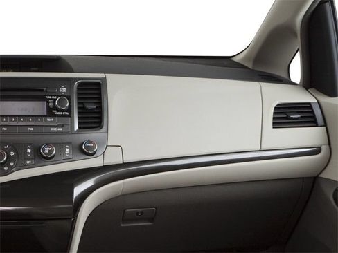 Used 2013 Toyota Sienna XLE FWD image 12