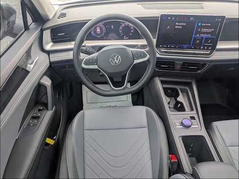 Used 2026 Volkswagen Tiguan SE FWD image 16