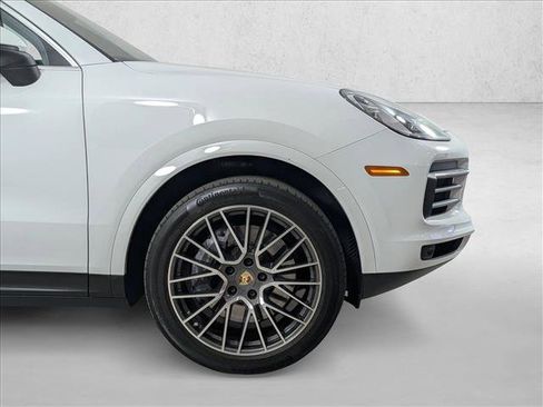 Used 2023 Porsche Cayenne Platinum Edition image 11