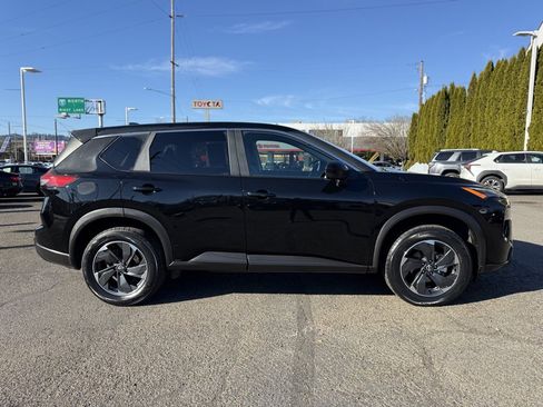 Used 2024 Nissan Rogue SV image 9