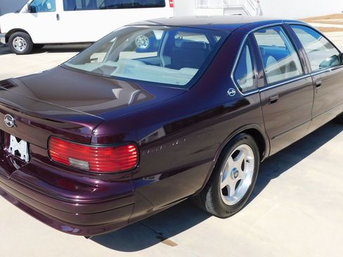 Used 1996 Chevrolet Impala SS RWD image 25
