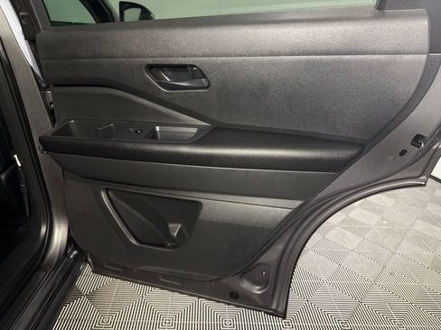 Used 2025 Nissan Pathfinder SV FWD image 28