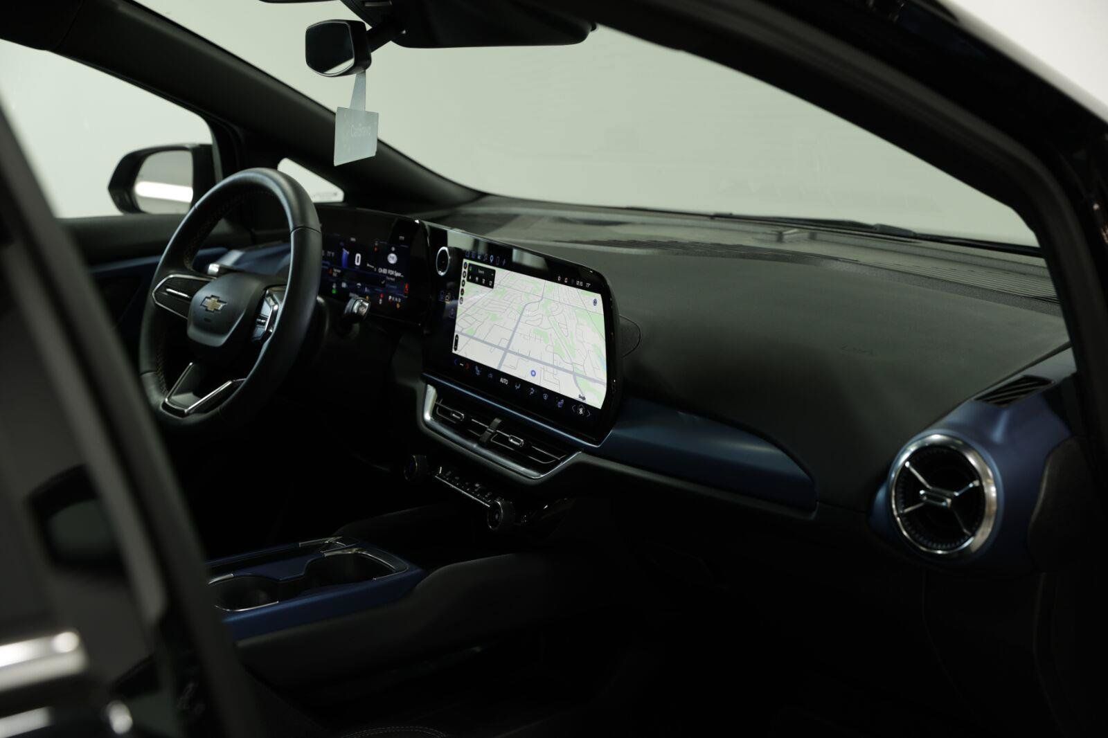Certified 2025 Chevrolet Equinox EV LT w/ Convenience Package FWD image 23