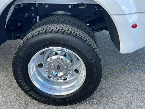 Certified 2025 Ford F450 Platinum w/ FX4 Off-Road Package image 6