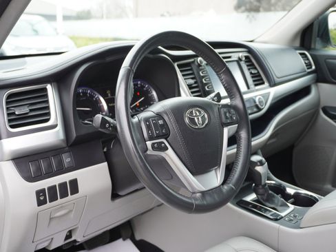 Used 2015 Toyota Highlander XLE image 22