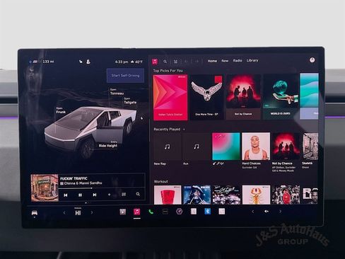 Used 2024 Tesla Cybertruck AWD Crew Cab image 17