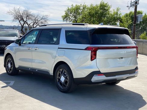 New 2026 Kia Carnival EX image 6