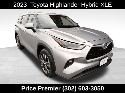Used 2023 Toyota Highlander XLE AWD/4WD image 1