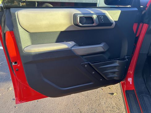 Used 2023 Ford Bronco Wildtrak image 14