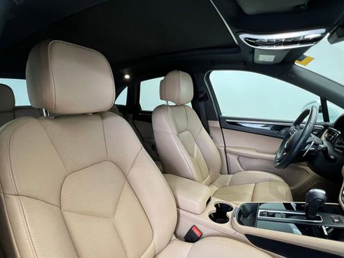 Certified 2023 Porsche Macan AWD/4WD image 18