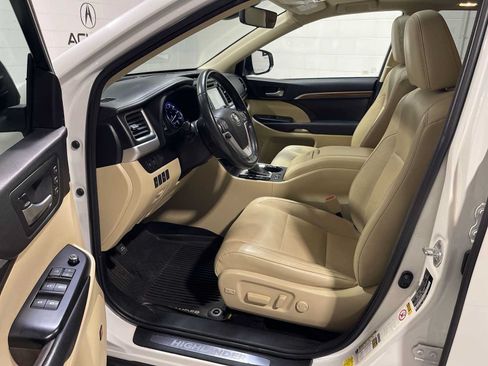 Used 2018 Toyota Highlander Limited AWD/4WD image 2