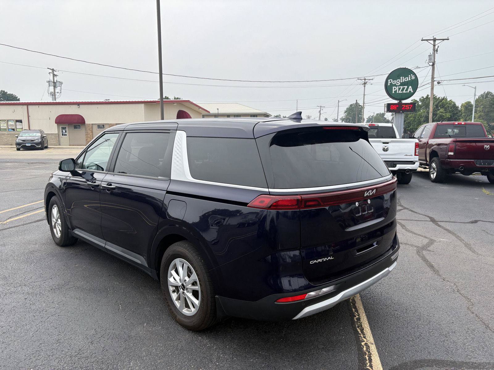 Used 2023 Kia Carnival LX FWD image 21