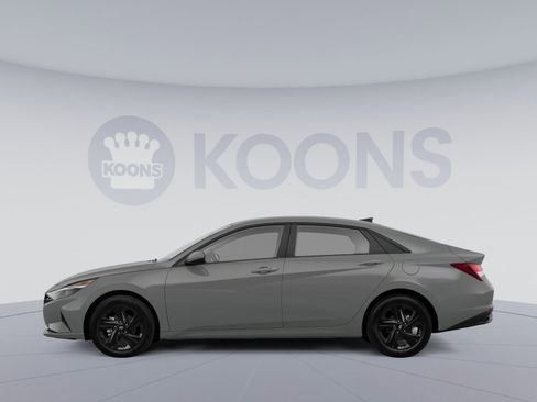 Used 2023 Hyundai Elantra SEL w/ Convenience Package FWD image 2