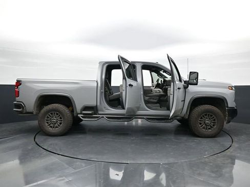 Used 2025 Chevrolet Silverado 2500 ZR2 w/ Technology Package AWD/4WD image 46