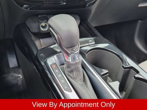 Used 2025 Chevrolet Trax LT w/ LT Convenience Package FWD image 18