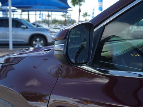 Used 2019 Toyota Highlander LE image 9