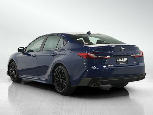 Used 2025 Toyota Camry SE image 3