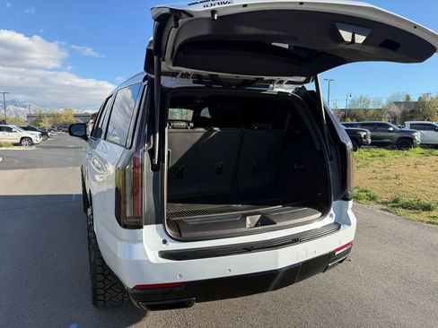 Used 2026 Cadillac Escalade Platinum Sport w/ LPO, ONYX Package image 13