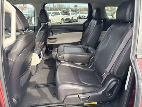 Used 2024 Kia Carnival LX image 13