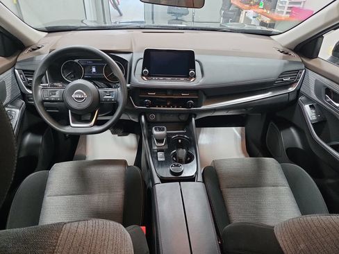 Used 2023 Nissan Rogue SV AWD/4WD image 3