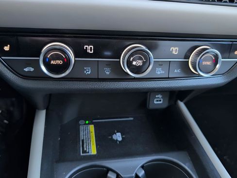 Certified 2024 Honda HR-V EX-L image 28